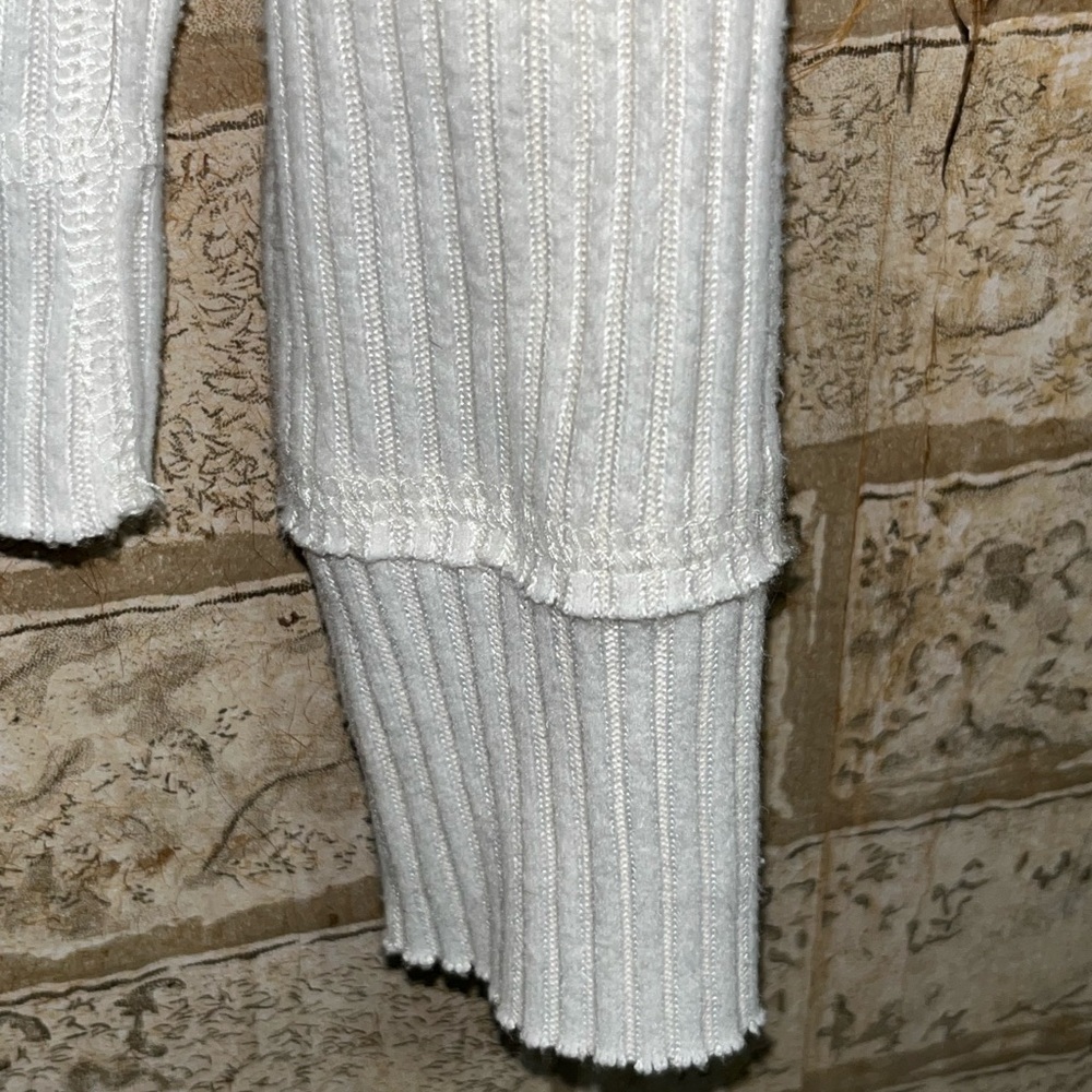 Wild Fable White Ribbed V-Neck Sweatshirt - Picture 9 of 11